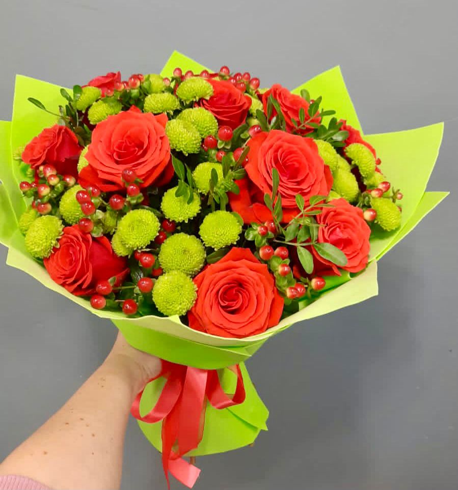 Букет цветов из: Хризантемы и Розы в Дмитриевке