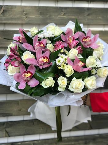 Букет цветов из: Розы и Хризантемы в Дмитриевке