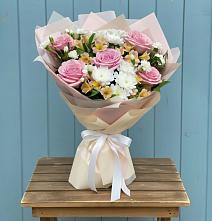 Букет цветов из:  Гвоздики, Орхидеи и Розы в Дмитриевке