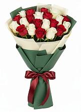 Букет Микс из красных и белых роз в Дмитриевке
