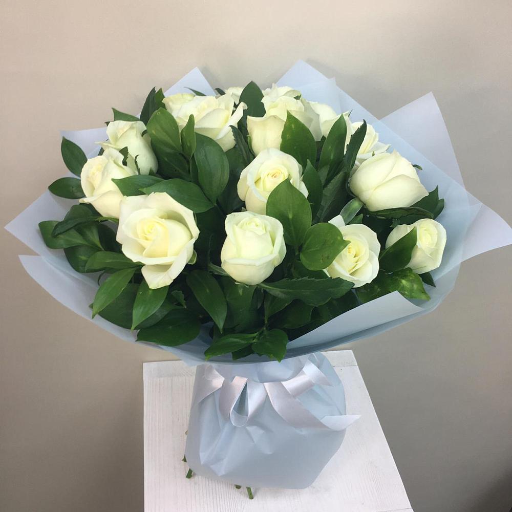 Букет 15 Белых роз Проуд в Дмитриевке