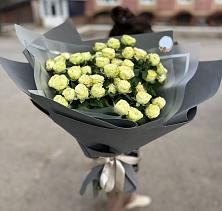 Букет Белые кустовые розы Солинеро в Дмитриевке