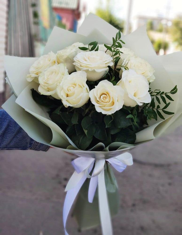 Букет Белые розы Проуд в Дмитриевке