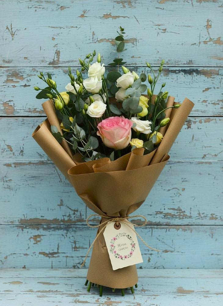 Букет цветов из: Розы и Лизиантусы в Дмитриевке