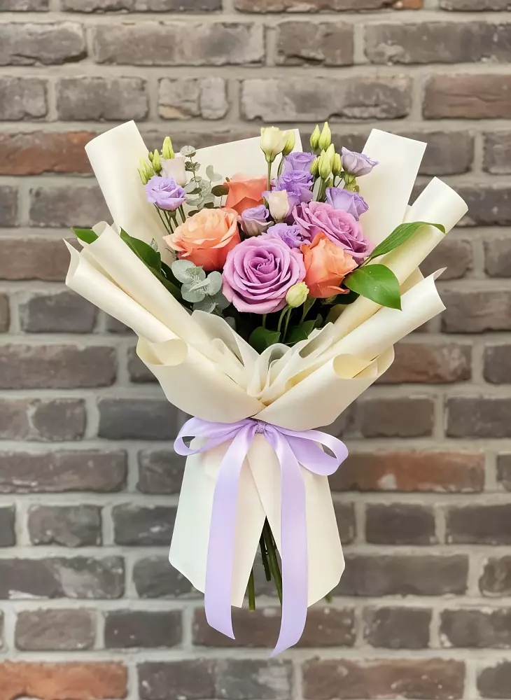 Букет цветов из: Лизиантусы и Розы в Дмитриевке