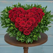 Цветочная композиция из Розы в виде сердца в Дмитриевке