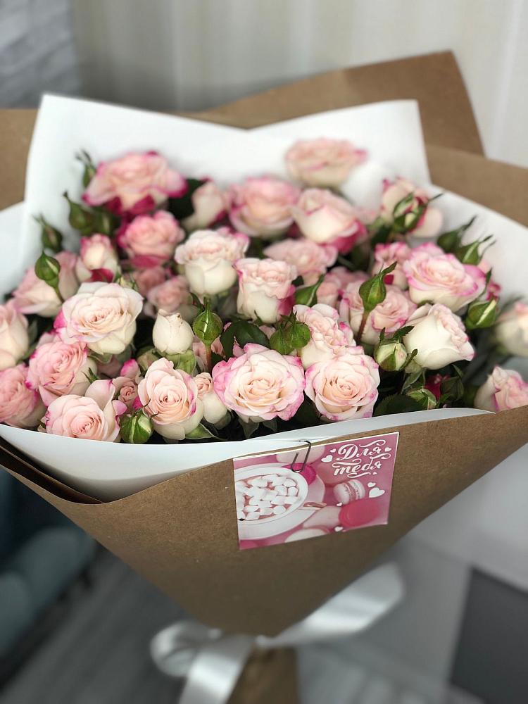 Букет цветов из: Розы в Дмитриевке