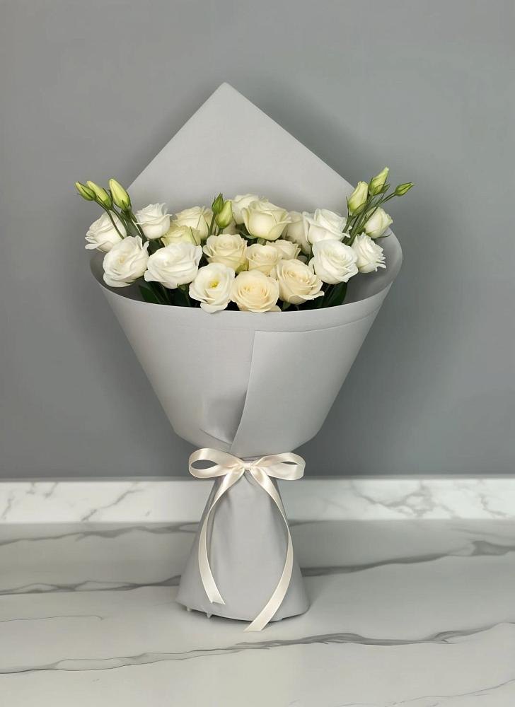 Букет цветов из: Розы и Лизиантусы в Дмитриевке