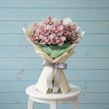 Букет цветов из:  Орхидеи и Розы #REPLACE_PRED# Дмитриевке