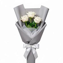 Букет 3 белые розы в Дмитриевке