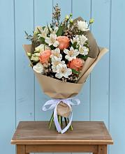 Букет цветов из:  Альстромерии, Лизиантусы, Розы и Хризантемы в Дмитриевке