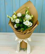 Букет цветов из:  Хризантемы и Лизиантусы #REPLACE_PRED# Дмитриевке