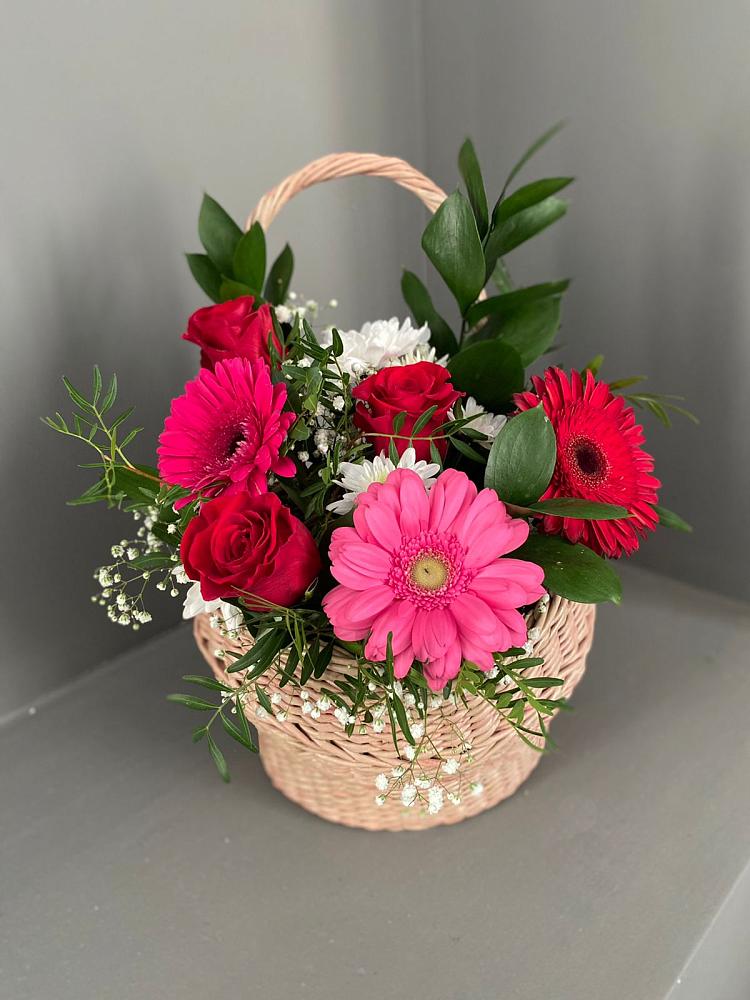Цветочная композиция из Розы, Хризантемы и Герберы в корзине в Дмитриевке