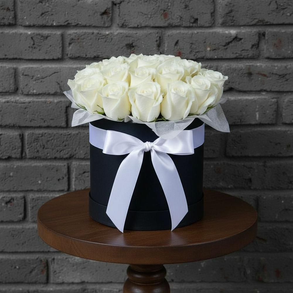 Цветочная композиция из Розы в шляпной коробке в Дмитриевке