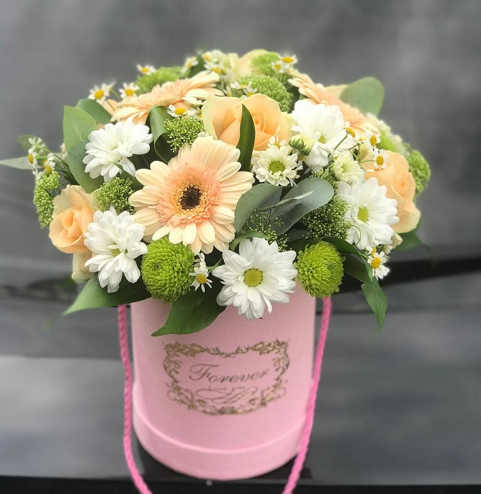 Цветочная композиция из Розы, Герберы и Хризантемы в шляпной коробке в Дмитриевке