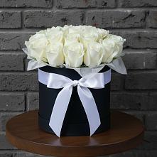 Цветочная композиция из Розы в шляпной коробке в Дмитриевке